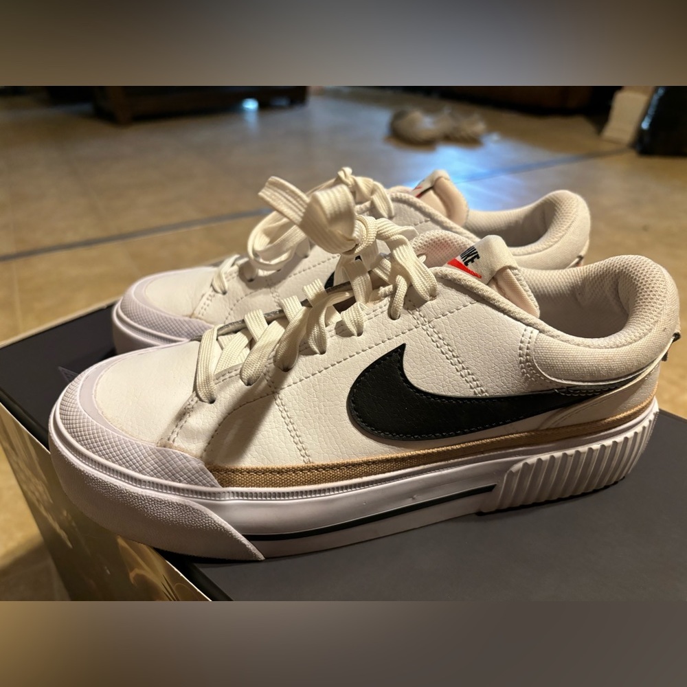 Women's Court Legacy Lift Platform Sneaker